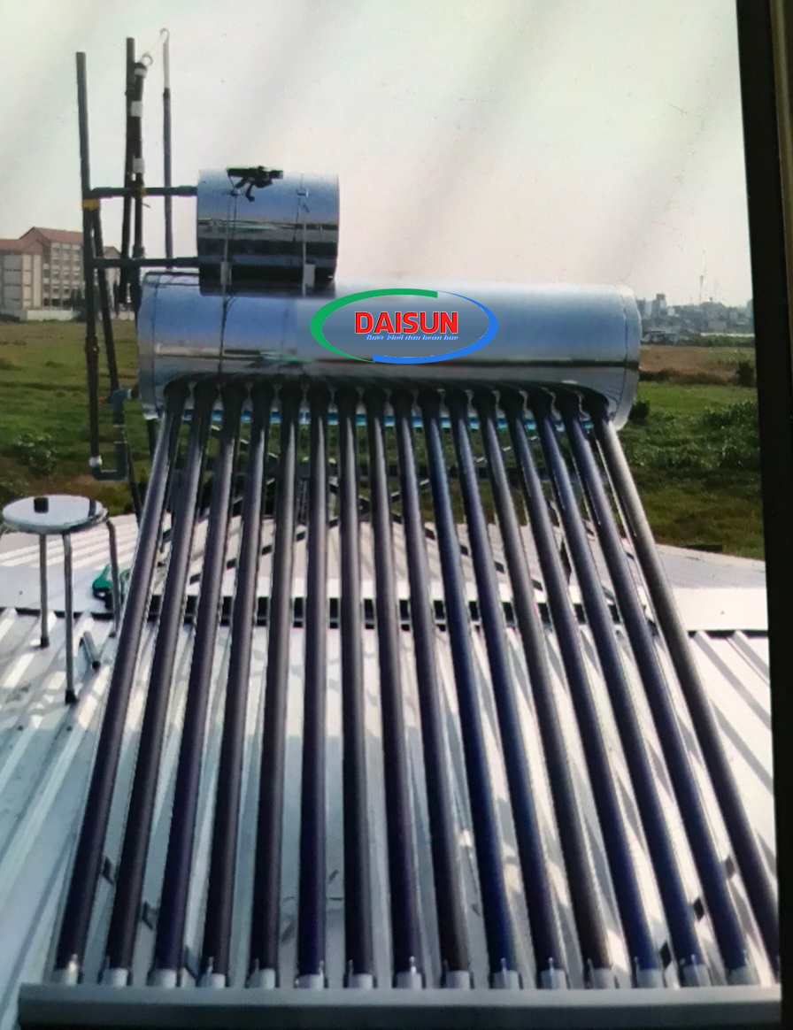 máy nước nóng năng lượng mặt trời dân dụng